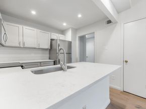 2001 Parker LN 129, Austin TX 78741