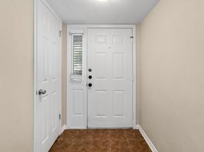 1411 Norwalk LN 104, Austin TX 78703