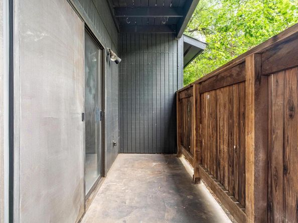 1411 Norwalk LN 104, Austin TX 78703