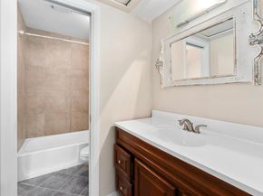 1411 Norwalk LN 104, Austin TX 78703