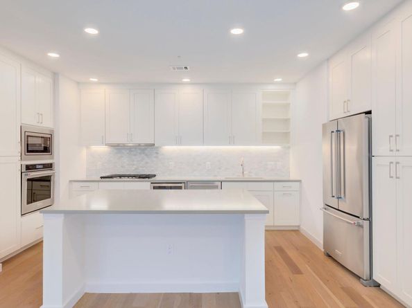 900 S 1st ST 218, Austin TX 78704