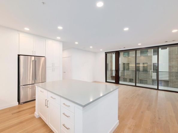 900 S 1st ST 218, Austin TX 78704