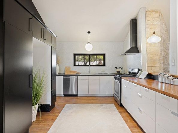 2008 Matthews LN, Austin TX 78745