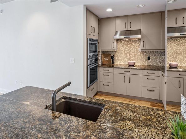 360 Nueces ST 1411, Austin TX 78701