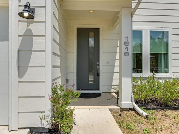 1916 Bunche RD, Austin TX 78721