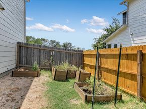 1916 Bunche RD, Austin TX 78721