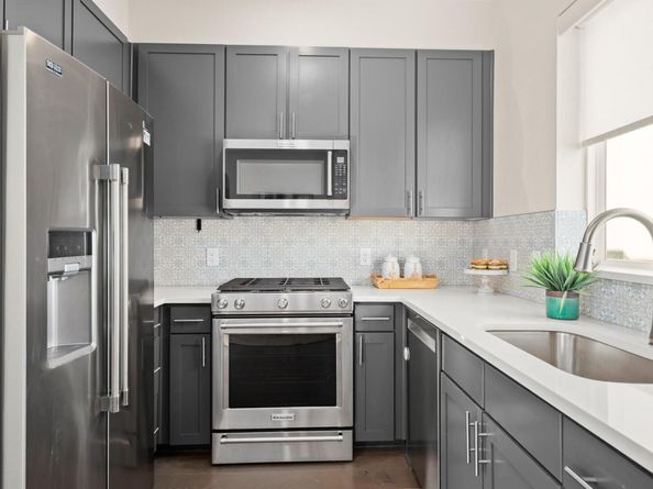 2827 Manor RD 3105, Austin TX 78722