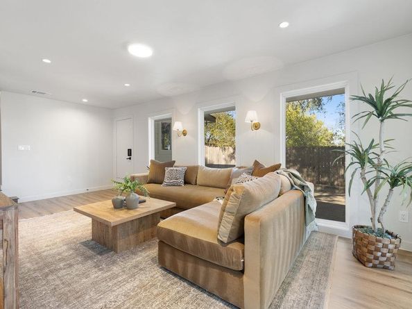 1505 Summit ST, Austin TX 78741