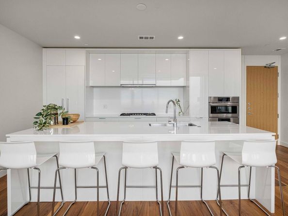 44 East Ave 4305, Austin TX 78701