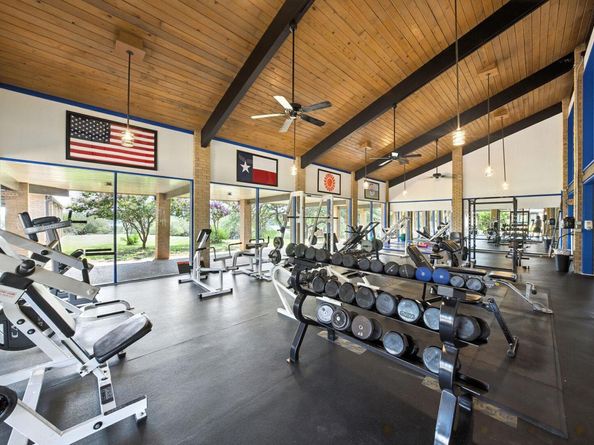 512 Palmer DR, Point Venture TX 78645