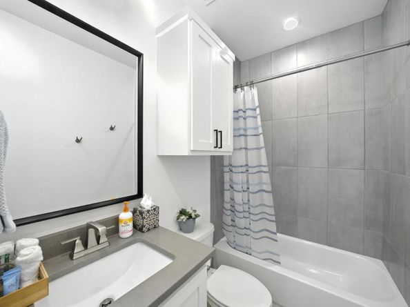 512 Palmer DR, Point Venture TX 78645