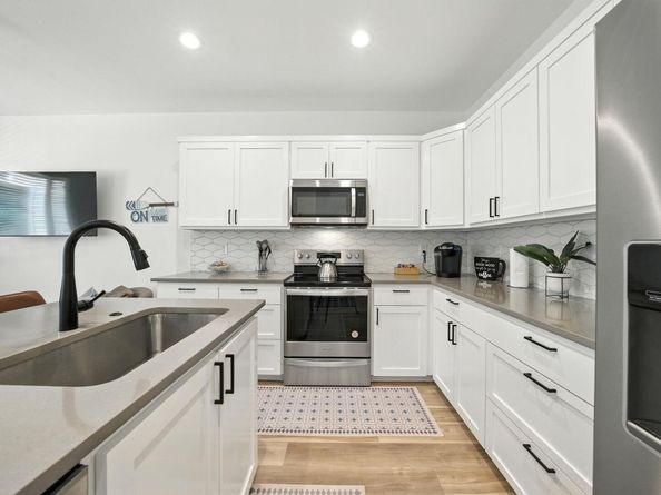 512 Palmer DR, Point Venture TX 78645