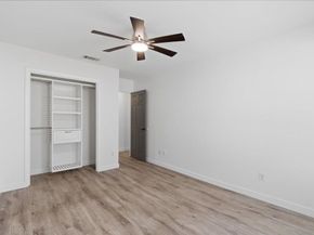 1015 E Yager LN 18, Austin TX 78753