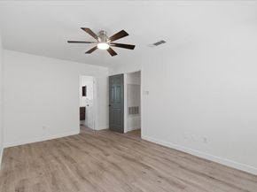 1015 E Yager LN 18, Austin TX 78753