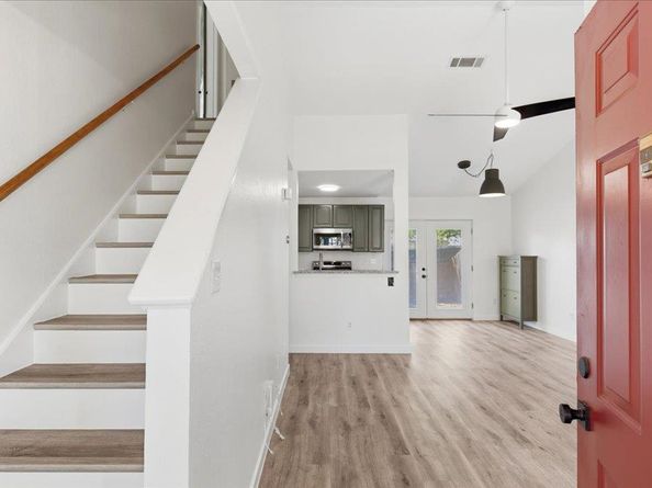 1015 E Yager LN 18, Austin TX 78753