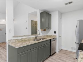 1015 E Yager LN 18, Austin TX 78753