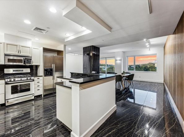 901 W 9th ST 401, Austin TX 78703