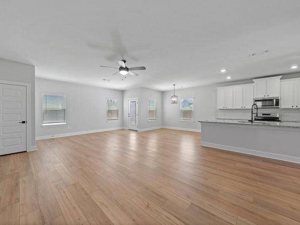 9513 Balmy LN, Manor TX 78653