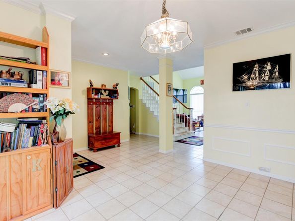 1605 Dapplegrey LN, Austin TX 78727