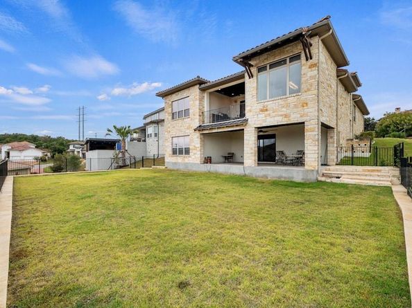 203 Serene Hilltop CIR, Lakeway TX 78738