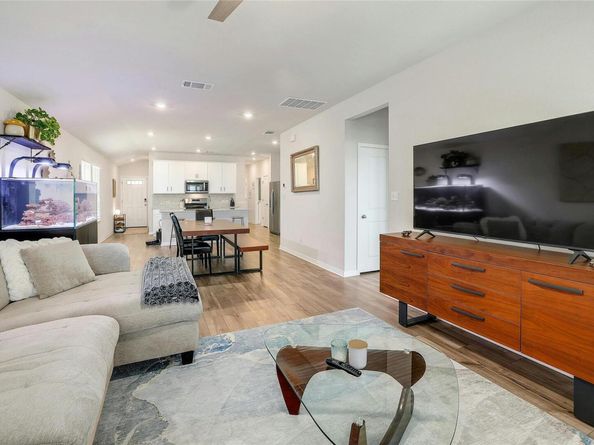 216 Prairie Song LN, Liberty Hill TX 78642