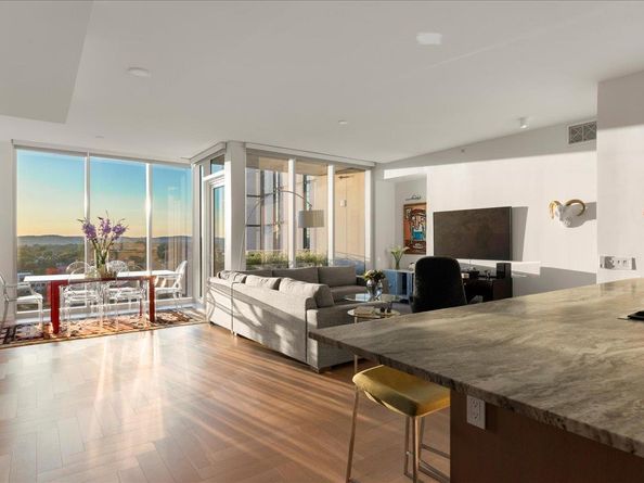 313 W 17th ST 1104, Austin TX 78701