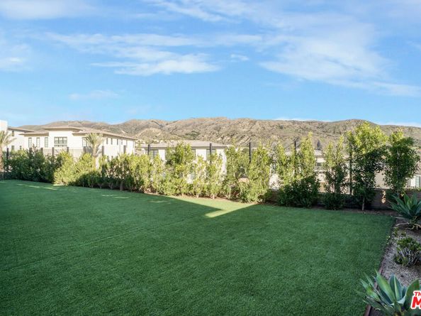 11862 N Hillsborough Lane, Porter Ranch CA 91326