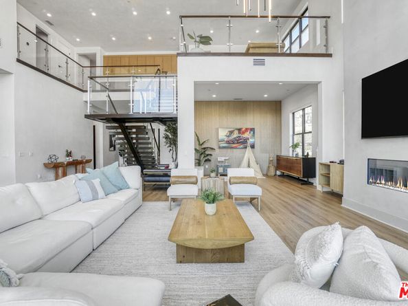 11862 N Hillsborough Lane, Porter Ranch CA 91326