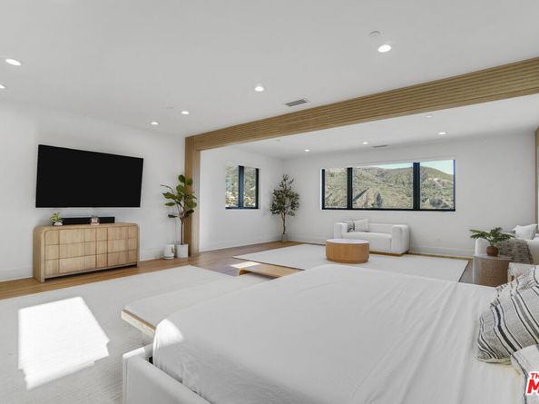 11862 N Hillsborough Lane, Porter Ranch CA 91326