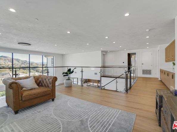 11862 N Hillsborough Lane, Porter Ranch CA 91326