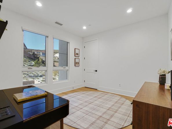 11862 N Hillsborough Lane, Porter Ranch CA 91326