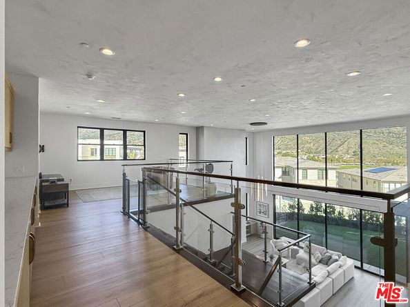 11862 N Hillsborough Lane, Porter Ranch CA 91326