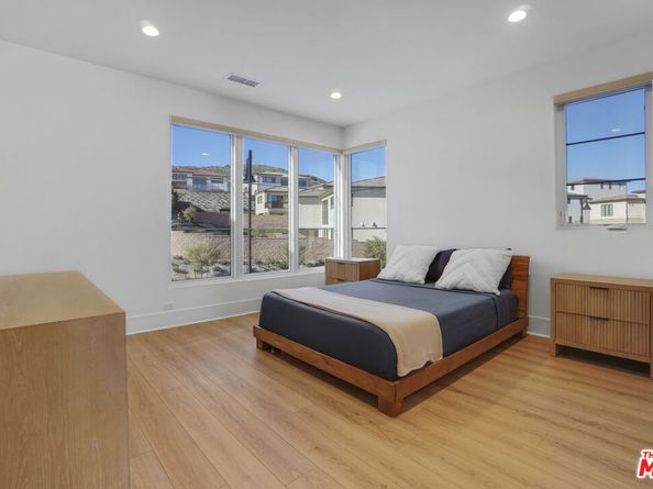 11862 N Hillsborough Lane, Porter Ranch CA 91326