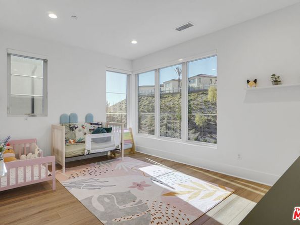 11862 N Hillsborough Lane, Porter Ranch CA 91326