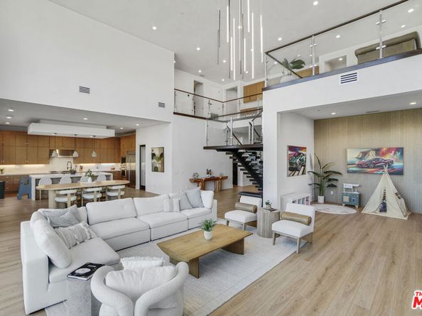 11862 N Hillsborough Lane, Porter Ranch CA 91326