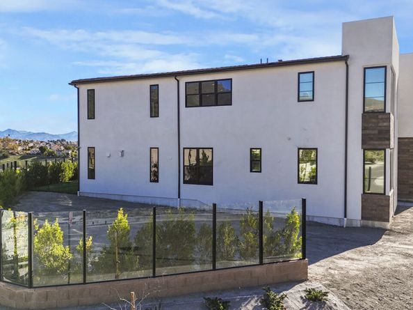 11862 N Hillsborough Lane, Porter Ranch CA 91326