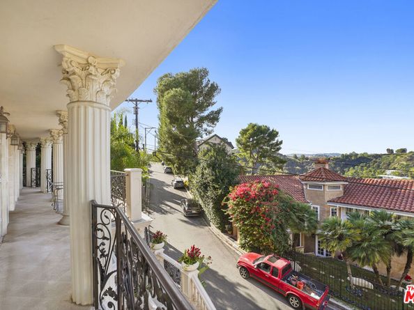 2258 Gloaming Way, Beverly Hills CA 90210