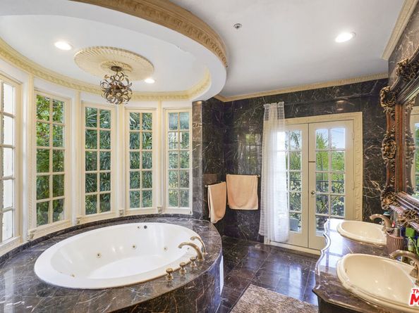 2258 Gloaming Way, Beverly Hills CA 90210