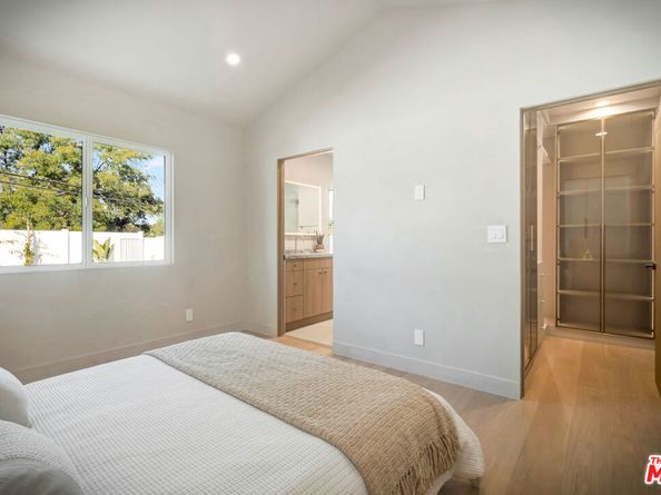 5853 Keokuk Avenue, Woodland Hills CA 91367