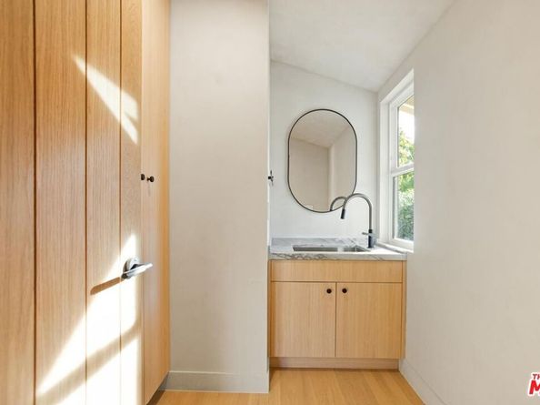 5853 Keokuk Avenue, Woodland Hills CA 91367