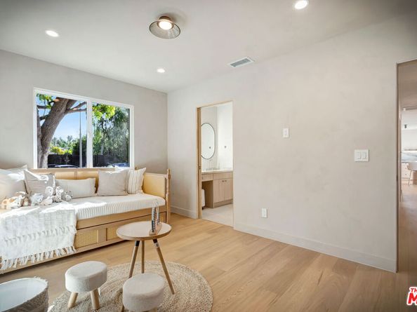 5853 Keokuk Avenue, Woodland Hills CA 91367