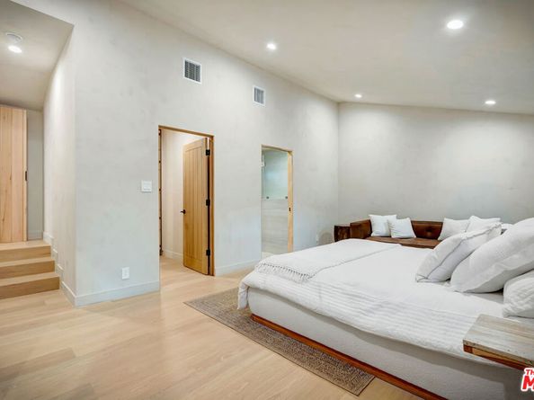 5853 Keokuk Avenue, Woodland Hills CA 91367