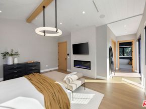 5003 Mammoth Avenue, Sherman Oaks CA 91423