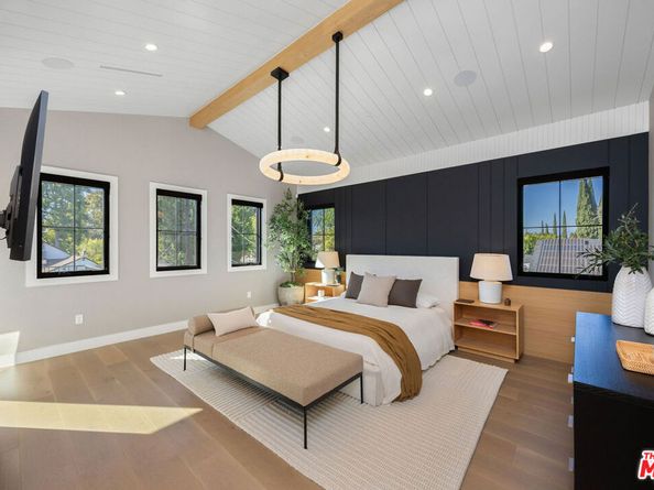 5003 Mammoth Avenue, Sherman Oaks CA 91423