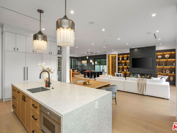 5003 Mammoth Avenue, Sherman Oaks CA 91423