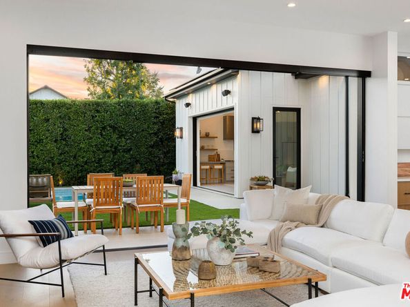 5003 Mammoth Avenue, Sherman Oaks CA 91423