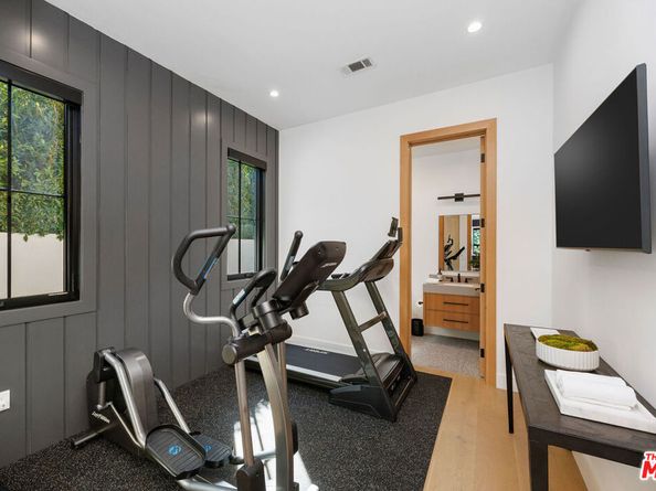 5003 Mammoth Avenue, Sherman Oaks CA 91423