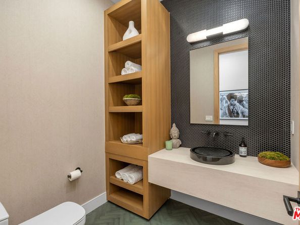 5003 Mammoth Avenue, Sherman Oaks CA 91423