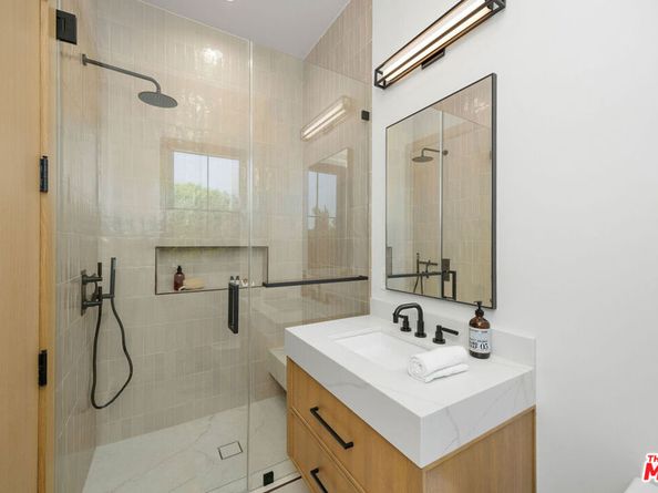 5003 Mammoth Avenue, Sherman Oaks CA 91423