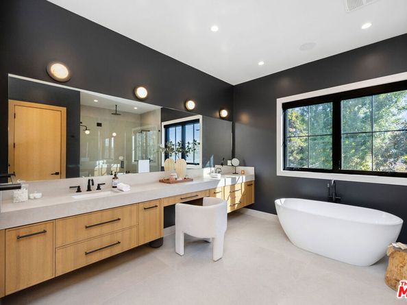 5003 Mammoth Avenue, Sherman Oaks CA 91423